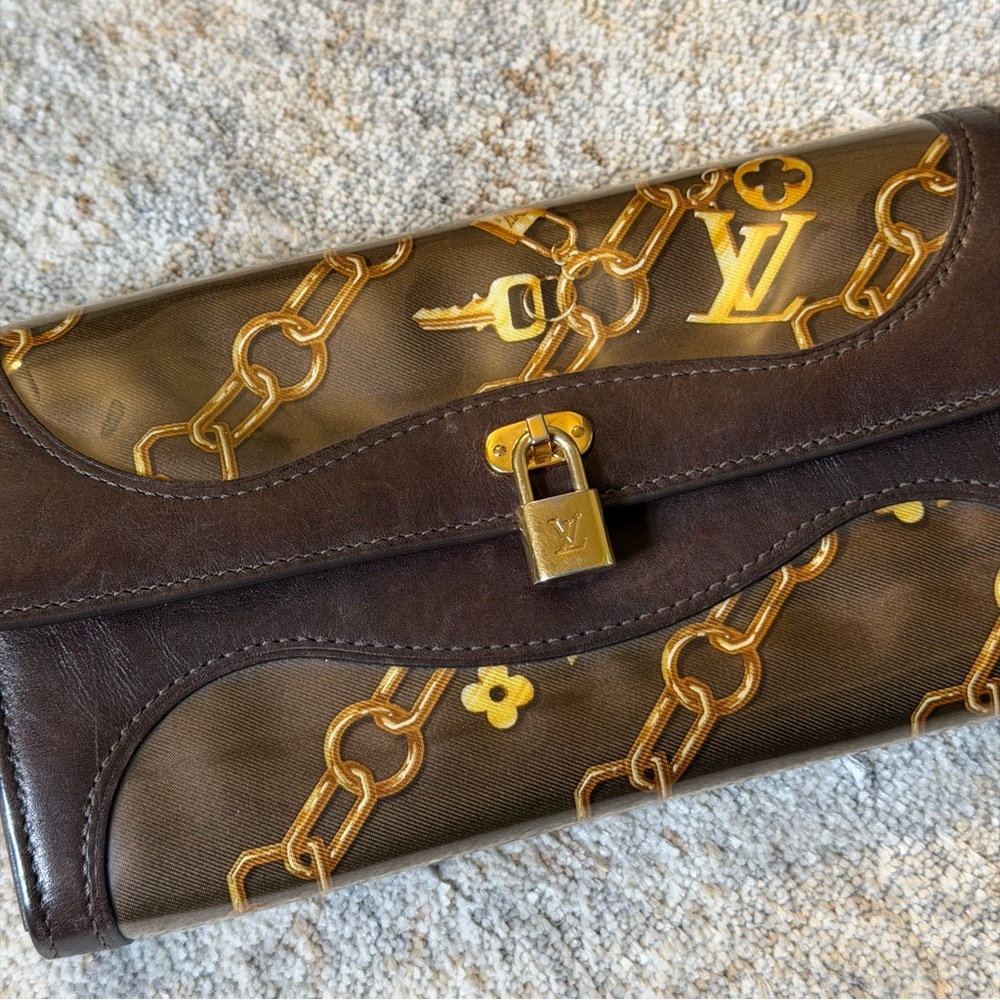 LOUIS VUITTON MONOGRAM CHARMS CHAIN WALLET - Picture 5 of 10